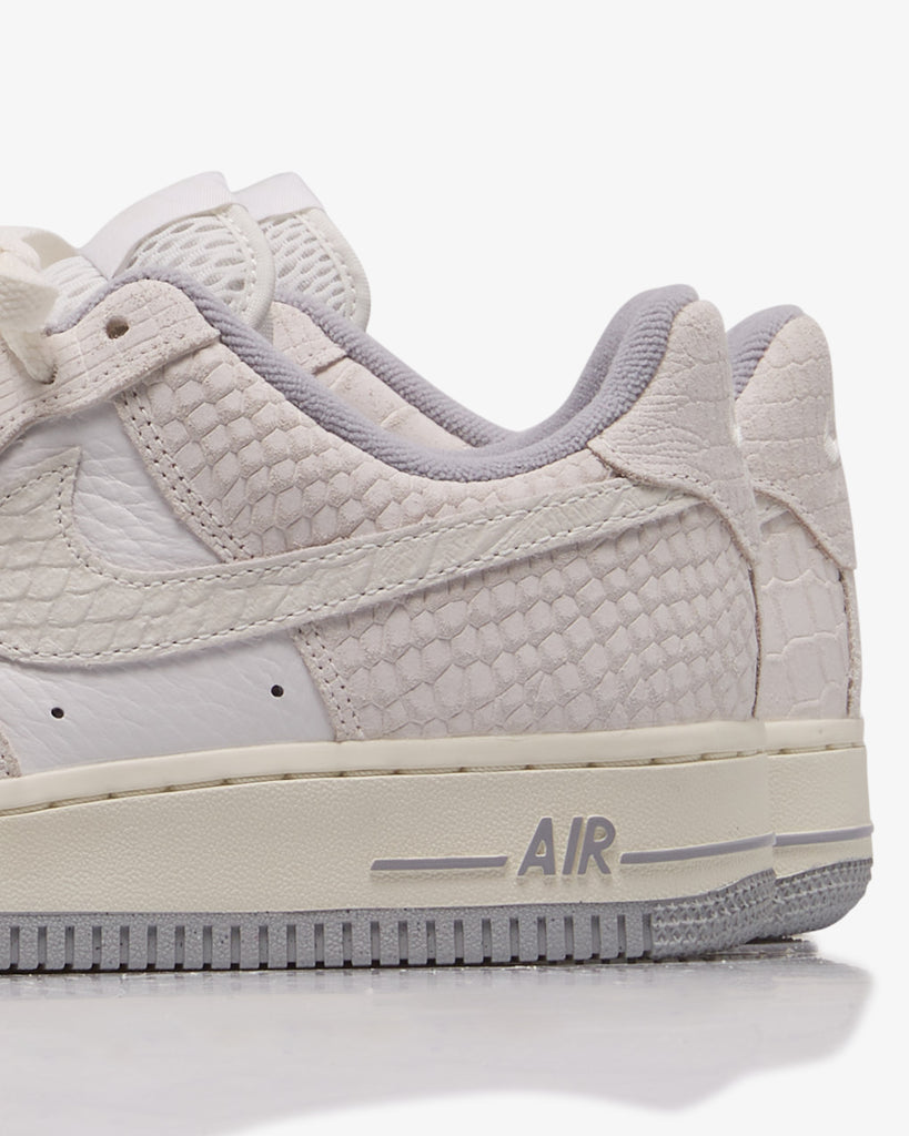 Nike WMNS AIR FORCE 1 '07, DX2678-100
